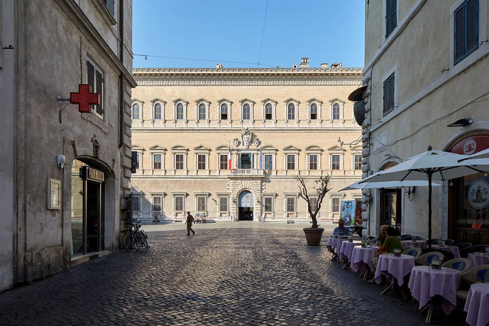 Piazza Farnese