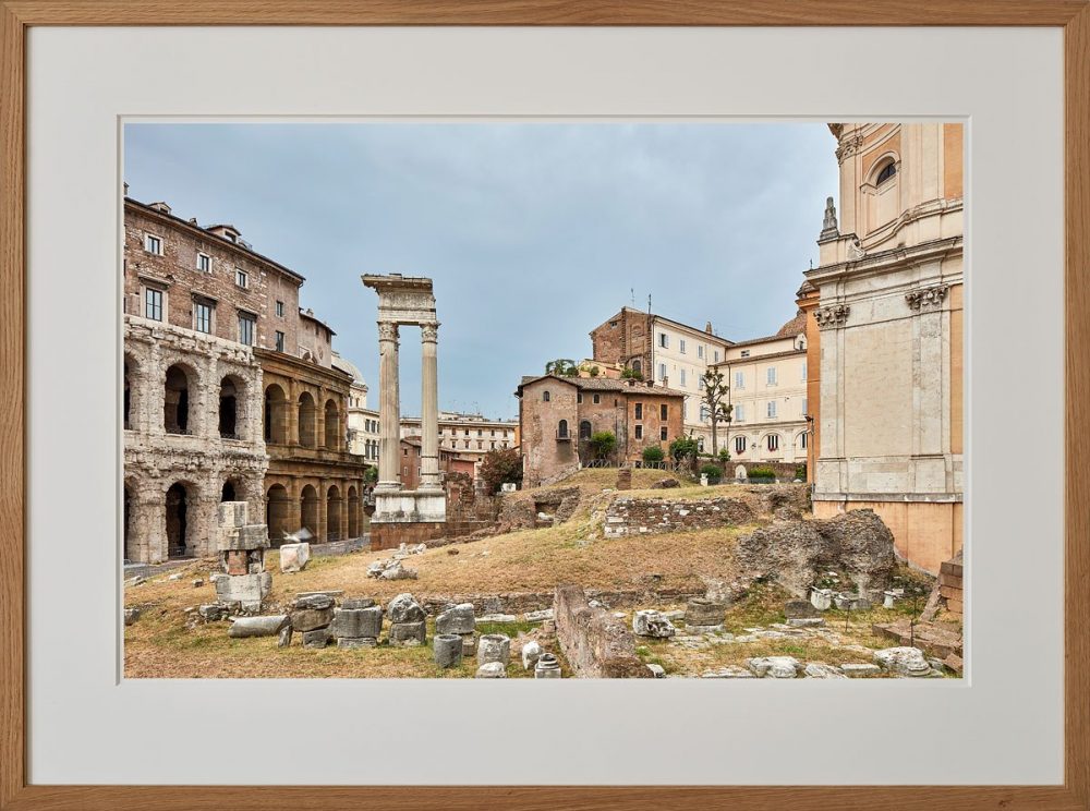 Teatro di Marcello II. Aus der Reihe "Rom Bilder". Fine Art Print, Passepartout, Museumsglas, Rahmen aus Eiche. Gesamtmaß: 107 x 80 cm. Auflage: 5 + 1 AP.